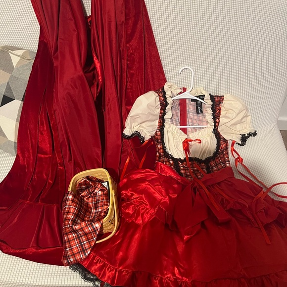 Red in the woods Hallowe Costume - Picture 2 of 4